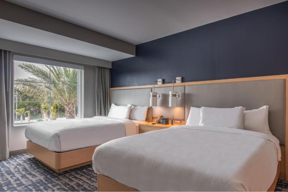 Studio, Island View, Two Queen Beds and Sofa Bed interior